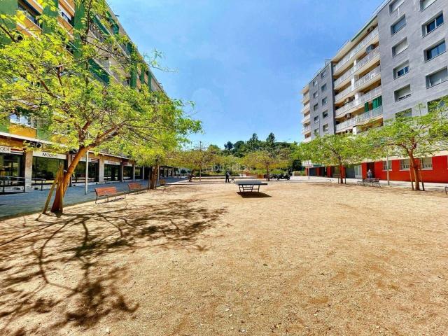 Piso en venta en Cerdanyola del Vallès, Catalunya Fontetes. PISO EXTERIOR DE 3 HAB, BALCÓN Y ASCENSOR. Pisos Cerdanyola del.