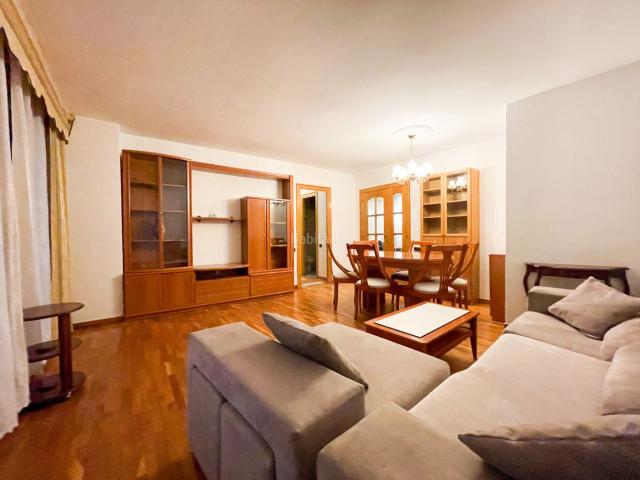 Piso en venta en Cerdanyola del Vallès, Catalunya Fontetes. Piso reformado y muy céntrico en el centro de Cerdanyola. Pisos Cerdanyola del.