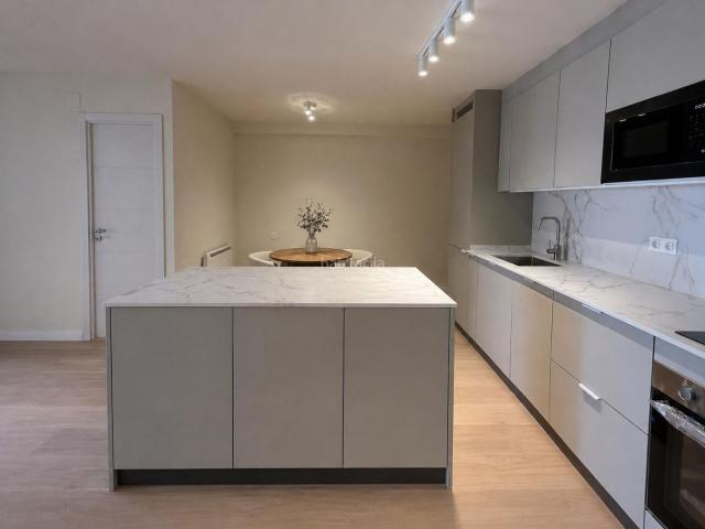 Piso en venta en Cerdanyola del Vallès, Catalunya Fontetes. Vivienda 123 m2 4 dormitorios 2 baños y balcón NUEVO A ESTRENAR. Pisos Cerdanyola del.
