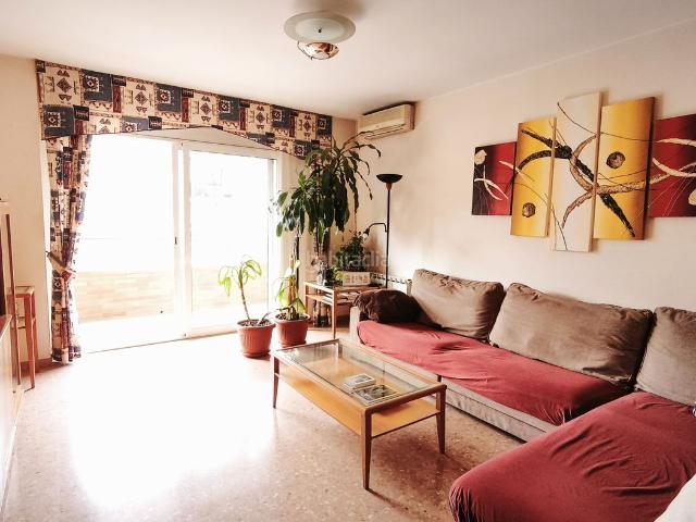 Piso en venta en Cerdanyola del Vallès, Centre Cordelles. AMPLIO PISO DE 149 M² CON 4 HABITACIONES, BALCONES Y PARKING EN EL CENTRO DE CERDANYOLA DEL VALLÈS. Pisos Cerdanyola del.