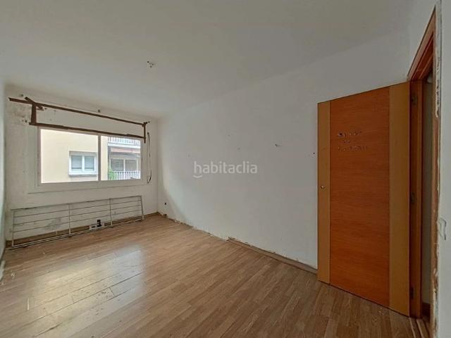 Piso en venta en Cerdanyola del Vallès, Centre Cordelles. Piso para reformar en el barrio de Serraparera Cerdanyola del Vallès. Pisos Cerdanyola del.