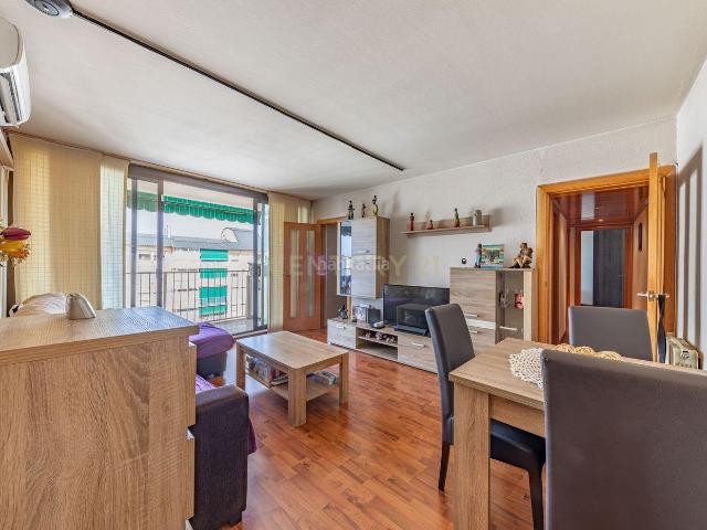 Piso en venta en Cerdanyola del Vallès, Centre Cordelles. Planta ático exterior de 95 m con amplio balcón en el Barrio Banús. Pisos Cerdanyola del.