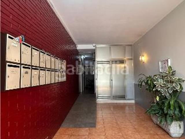 Piso en venta en Cerdanyola del Vallès, Martinica Ateneu. Piso acogedor con patio de uso exclusivo en Avinguda de la Primavera en Cerdanyola del Vallès. Pisos Cerdanyola del.