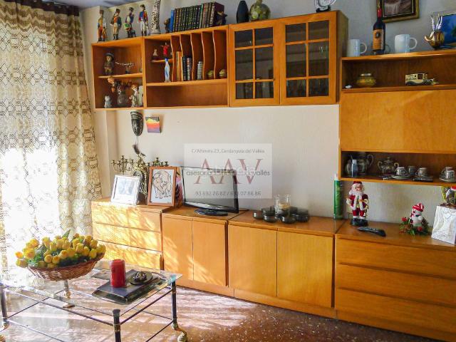 Piso en venta en Cerdanyola del Vallès, Serraparera. piso en Serraparera 4 habitaciones 2 baños. Pisos Cerdanyola del.