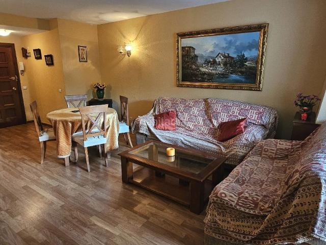 Piso en venta en Cerezo de Arriba. Vivienda amplia y con ascensor en La Pinilla. Pisos Cerezo de.