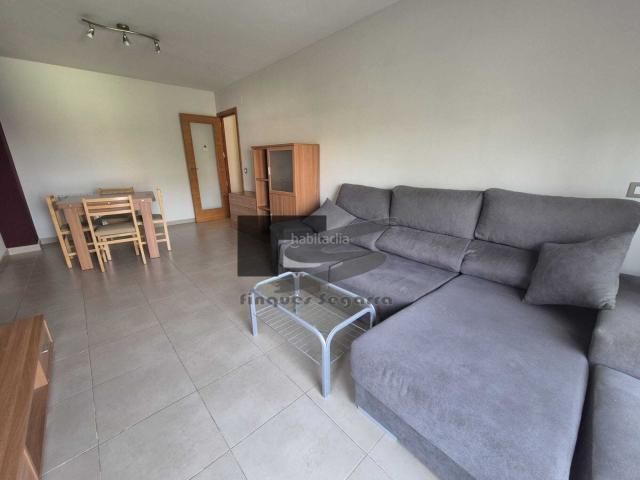 Piso en venta en Cervera. ? *Piso luminoso en Cervera 90 m² construidos + Parking*. Pisos.