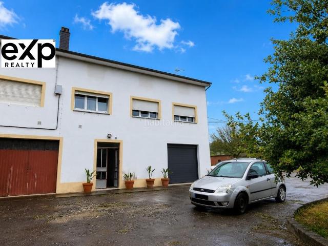 Piso en venta en Cervo. Amplio apartamento con gran terraza, garaje y finca privada junto al río Xunco Sargadelos Cervo Lugo. Pisos.
