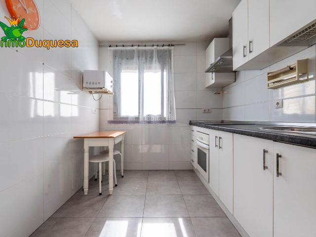 Piso en venta en Churriana de la Vega, Casco Histórico. Piso de 2 dorm. con plaza de aparcamiento. A 50m del Metro. Pisos Churriana de la.