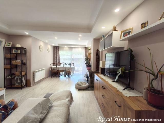 Piso en venta en Collado Villalba, Los Negrales. Royal House ofrece en VENTA, sin honorarios para el comprador, piso en Urbanización Entresierras, una zona tranquila y perfectamen. Pisos Collado.