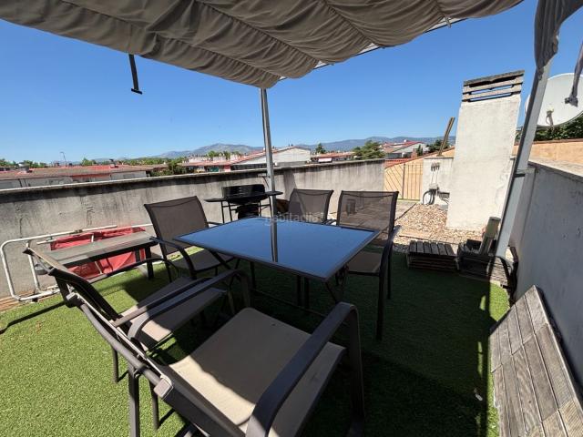Piso en venta en Collado Villalba, Villalba Estación. INMOSEGUR SIN COMISIÓN AL COMPRADOR vende luminoso, céntrico y tranquilo piso CON GRAN TERRAZA en ático CON VISTAS A LA SIERRA. Pisos Collado.