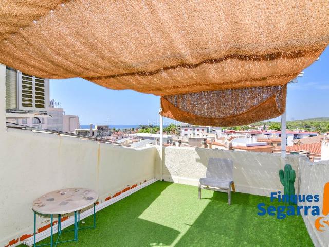 Piso en venta en Coma ruga, Coma ruga Platja Costa Dorada. Céntrico, de 3 dormitorios, con solárium y parking. Pisos.