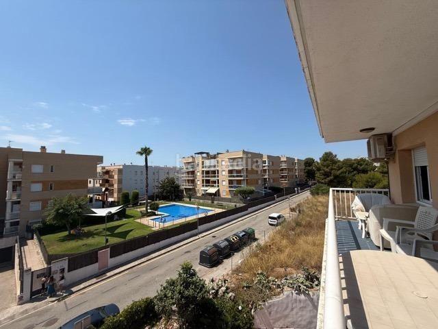 Piso en venta en Coma ruga, Sant Salvador Costa Dorada. Piso de 4 dormitorios con terraza y piscina a 400 m de la playa El Vendrell. Pisos.