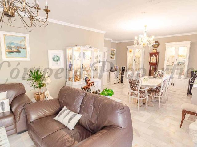 Piso en venta en Cómpeta. Piso de 4 dormitorios y 2 baños con terraza en Cómpeta. Pisos.