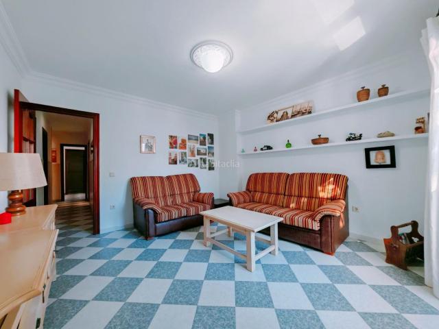 Piso en venta en Conil de la Frontera, Conil. Piso amplio y luminoso en ubicación privilegiada, a un paso del centro y a 10 minutos de la playa. Pisos Conil de la.