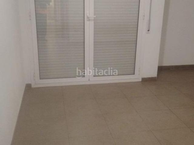 Piso en venta en Constantí. Piso con amplia terraza y piscina comunitaria. Pisos.