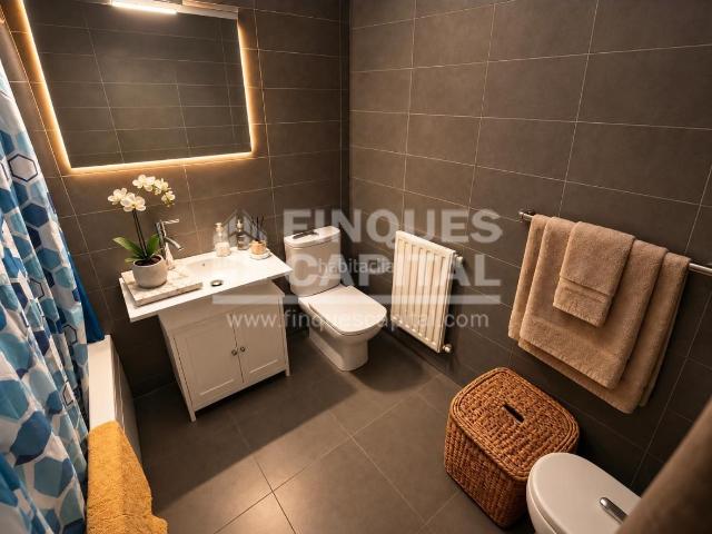 Piso en venta en Constantí. Piso de 3 habitaciones con piscina y solárium en Constatí. Pisos.