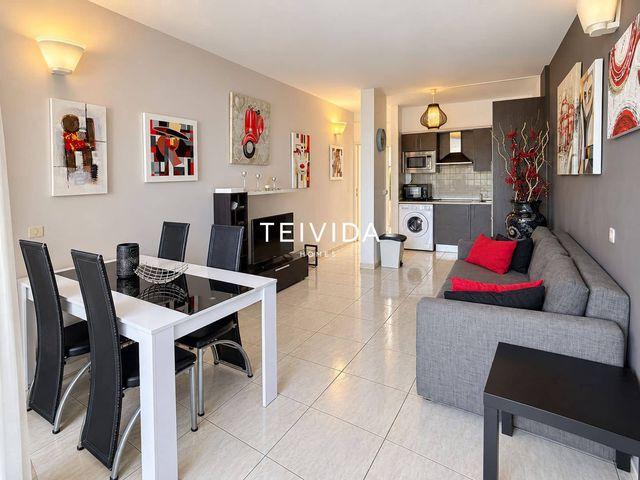 Piso en venta en Costa del Silencio, Tenerife