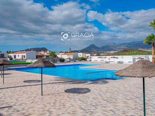 Piso en venta en Costa del Silencio, Tenerife