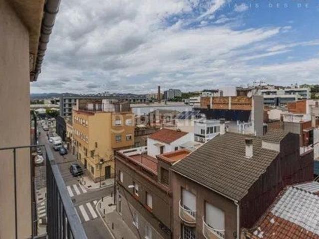 Piso en venta en Cornellà de Llobregat, Almeda El Corte Inglés. alto con balcon y vistas, buen estado !. Pisos Cornellà de.