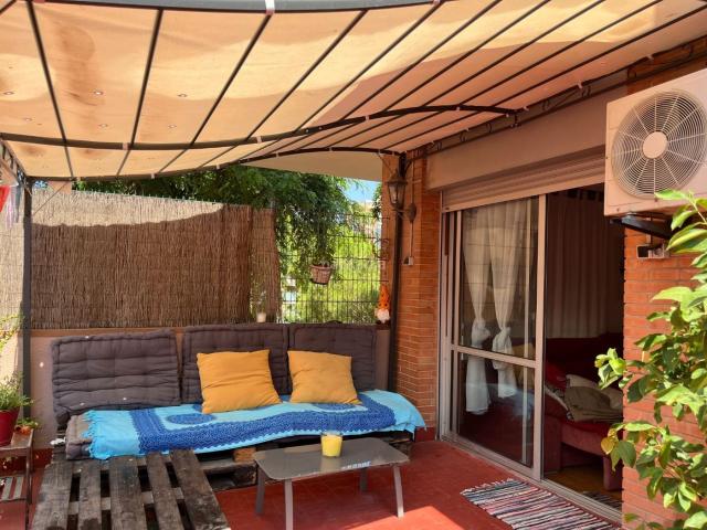 Piso en venta en Cornellà de Llobregat, Almeda El Corte Inglés. Piso en Almeda frente El Corte Ingles 70m2 + 70m2 de terraza a nivel salon. Pisos Cornellà de.