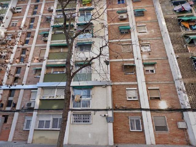 Piso en venta en Cornellà De Llobregat, Calle la gerdera