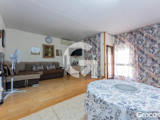 Piso en venta en Cornellà de Llobregat, Centre. Amplio piso de más de 100 m en pleno centro de Cornellà de Llobregat. Pisos Cornellà de.