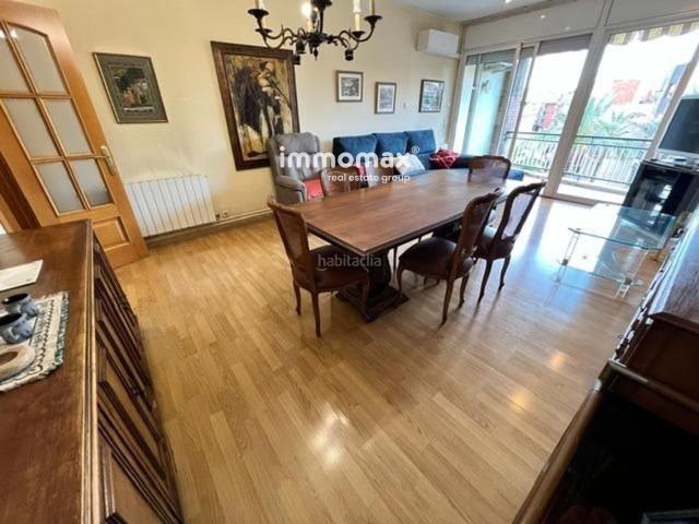 Piso en venta en Cornellà de Llobregat, Centre. Descubre este espectacular piso situado en la mejor zona de Cornellà, justo al lado de la emblemática Rambla Anselm Clavé. Pisos Cornellà de.