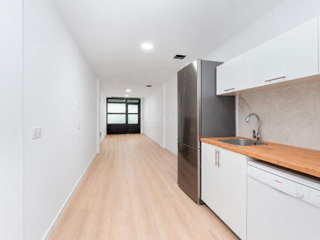 Piso en venta en Cornellà de Llobregat, Centre. Espacio totalmente reformado y acondicionado con 3 habitaciones, cocina y baño. Pisos Cornellà de.