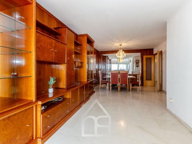 Piso en venta en Cornellà de Llobregat, Centre. PISO ALTO MUY LUMINOSO VISTAS DESPEJADAS. Pisos Cornellà de.