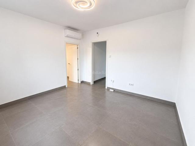 Piso en venta en Cornellà de Llobregat, Centre. Pisos Cornellà de.
