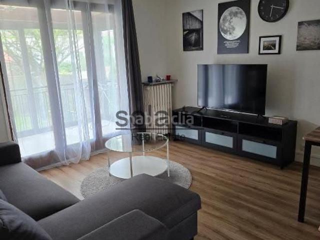 Piso en venta en Cornellà de Llobregat, Centre. Un hogar lleno de luz con balcón y terraza para disfrutar. Pisos Cornellà de.