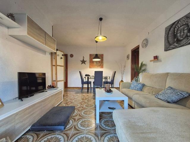 Piso en venta en avenida De la República Argentina, Cornellà de Llobregat, de 70 m² 3 habitaciones por 223.000