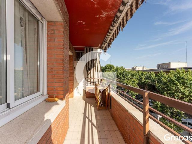 Piso en venta en calle D'ignasi Iglesias, Cornellà de Llobregat, de 100 m² 3 habitaciones por 439.000