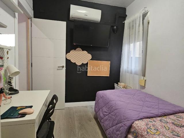 Piso en venta en Cornellà de Llobregat, El Pedró. Gran oportunidad: vivienda familiar con licencia turística y registro nacional El Padró, Cornellà. Pisos Cornellà de.