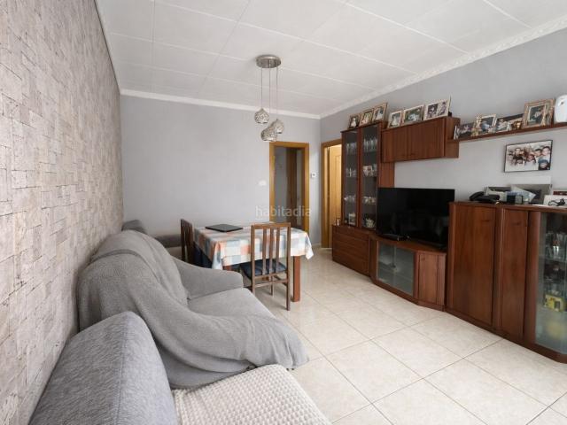 Piso en venta en Cornellà de Llobregat, El Pedró. Piso en venta en Calle de Josep Masgrau i Tió. Pisos Cornellà de.