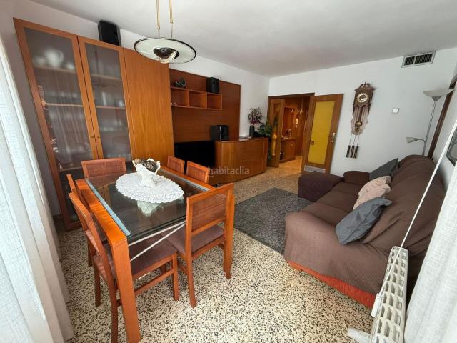 Piso en venta en Cornellà de Llobregat, El Pedró. Se vende magnífico piso en Carretera dEsplugues. Pisos Cornellà de.