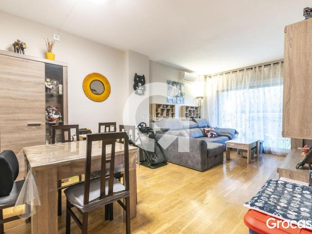 Piso en venta en Cornellà de Llobregat, Fontsanta Fatjó. TERRAZA PISCINA Y PARKING EN FATJO. Pisos Cornellà de.
