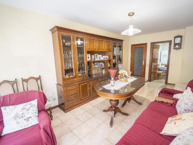 Piso en venta en Cornellà de Llobregat, La Gavarra. Cornellà de LlobregatPiso. Pisos Cornellà de.