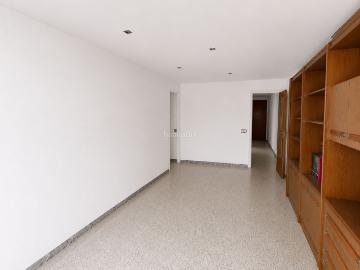 Piso en venta en Cornellà de Llobregat, La Gavarra. FANTASTICO PISO DE 4 HABITACIONES. Pisos Cornellà de.