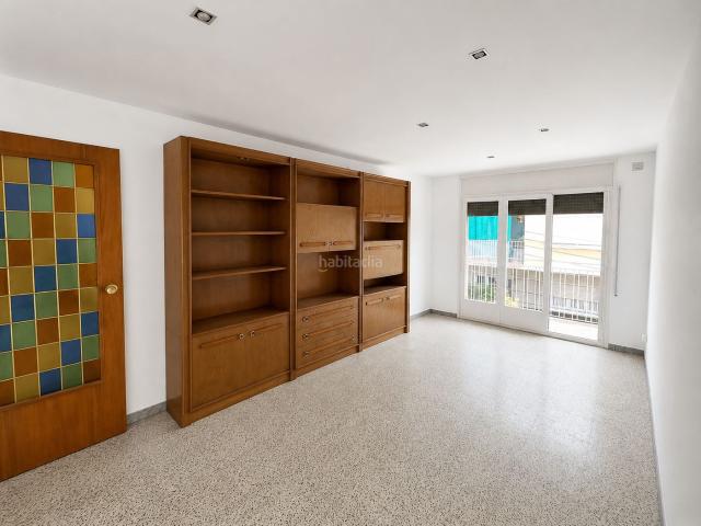 Piso en venta en Cornellà de Llobregat, La Gavarra. FANTASTICO PISO DE 4 HABITACIONES. Pisos Cornellà de.