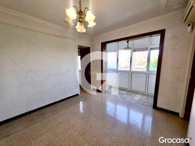Piso en venta en Cornellà de Llobregat, La Gavarra. Gran oportunidad, piso luminoso, exterior y con ascensor. Pisos Cornellà de.