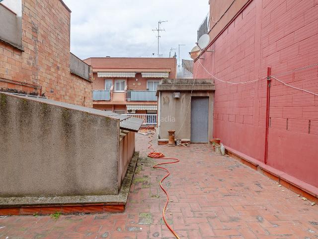 Piso en venta en Cornellà de Llobregat, La Gavarra. *GRAN PISO DE 80M2 CON ENTRADA INDEPENDIENTE 80M2 DE TERRAZA PRIVADA*. Pisos Cornellà de.