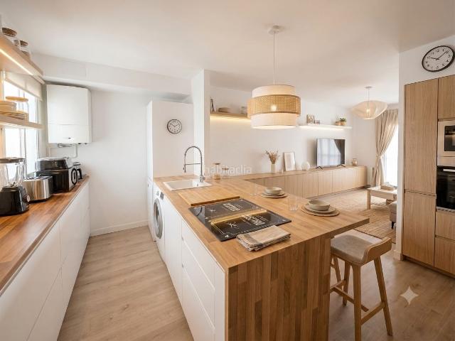 Piso en venta en Cornellà de Llobregat, La Gavarra. Luz, amplitud y vida exterior en el centro de Cornellà de Llobregat. Pisos Cornellà de.