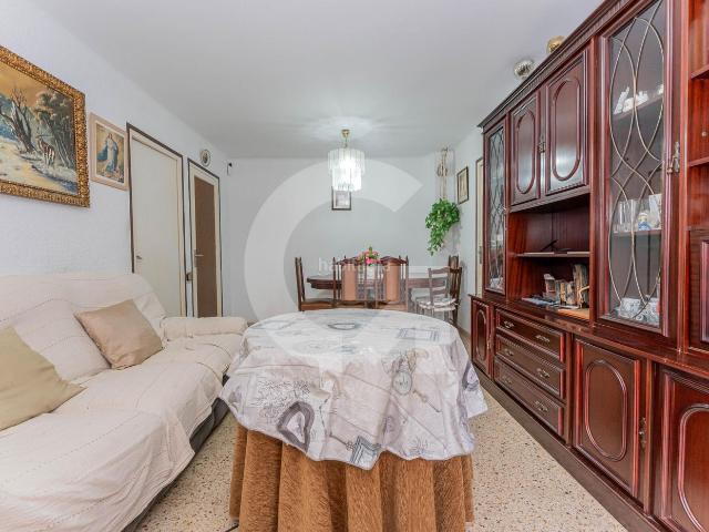 Piso en venta en Cornellà de Llobregat, La Gavarra. Luz, exterior y una distribución que enamora en La Gavarra Cornellà. Pisos Cornellà de.