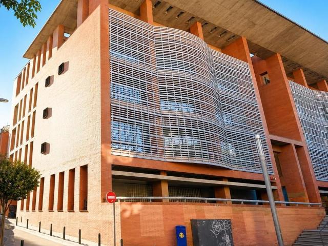 Piso en venta en Cornellà de Llobregat, La Gavarra. PISO A REFORMAR CON GRANDES POSIBILIDADES EN CALLE RAMONEDA!. Pisos Cornellà de.