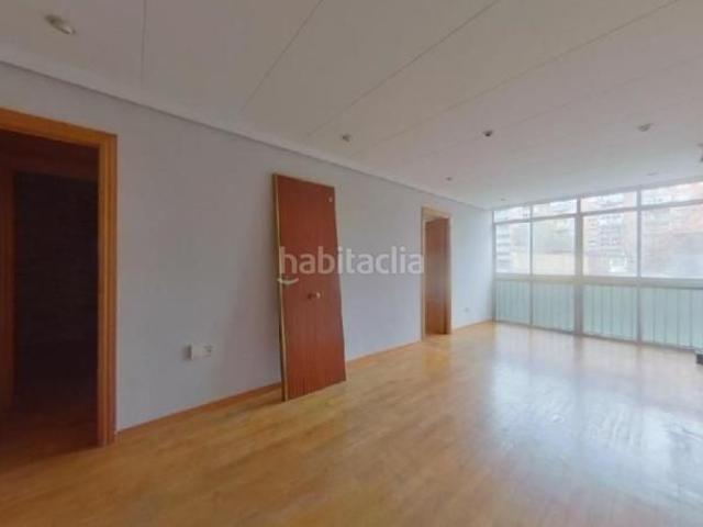 Piso en venta en Cornellà de Llobregat, La Gavarra. Piso en venta en calle Buenestar. Pisos Cornellà de.