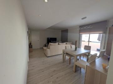 Piso en venta en Cornellà de Llobregat, La Gavarra. Piso reformado con terraza !. Pisos Cornellà de.