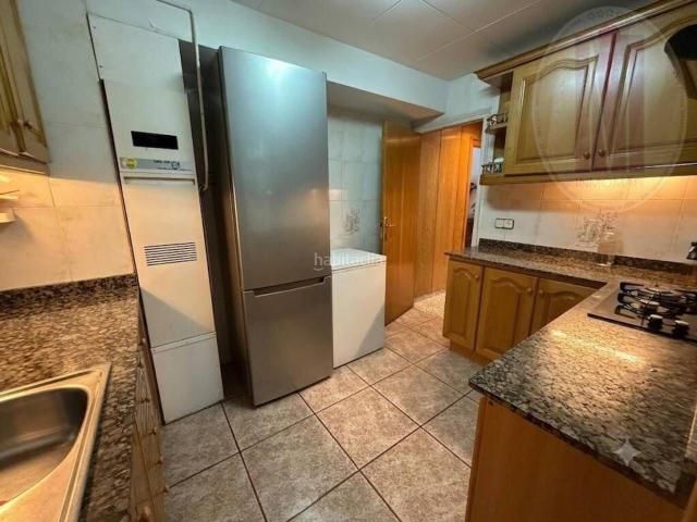 Piso en venta en Cornellà de Llobregat, La Gavarra. Se vende magnífico piso en Carretera dEsplugues, justo delante de la parada del Tramvia El Pedró. Pisos Cornellà de.