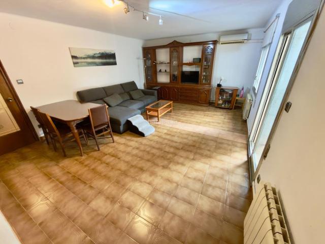 Piso en venta en Cornellà de Llobregat, La Gavarra. 2 habs antes 3 ascensor junto a la Carretera d'Esplugues. Pisos Cornellà de.