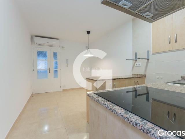 Piso en venta en Cornellà de Llobregat, Riera. Acogedora vivienda exterior con patio. Pisos Cornellà de.